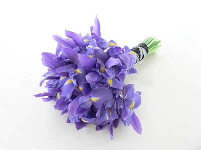 Bouquet Sposa Iris.Gifting Of Flowers Online Gift Shop